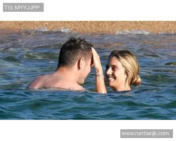 全球足球明星与伴侣的甜蜜瞬间大集合