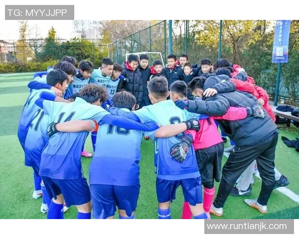 南实足球：奋勇拼搏展现青春风采助力校园体育发展新篇章