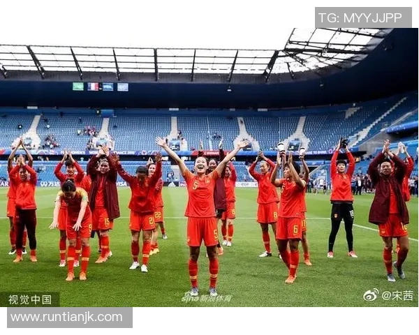 毛哲足球的魅力与影响力探讨：如何在新时代中重塑足球文化与精神